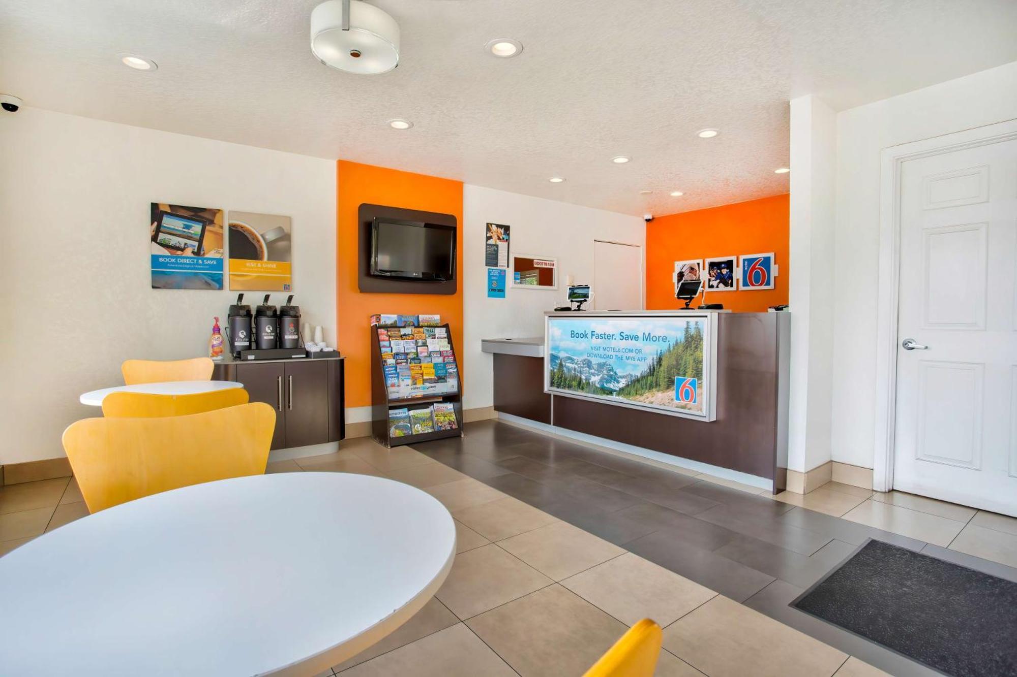 Motel 6-Salem, Or - Expo Center Bagian luar foto