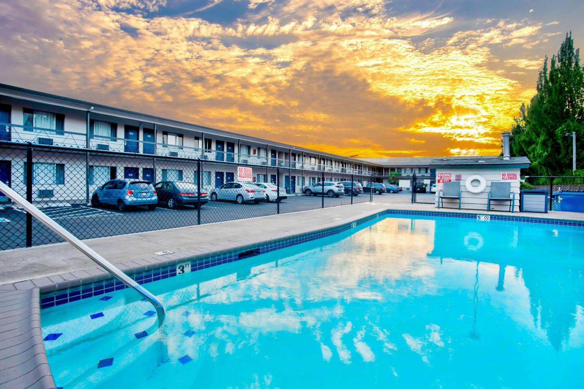 Motel 6-Salem, Or - Expo Center Bagian luar foto
