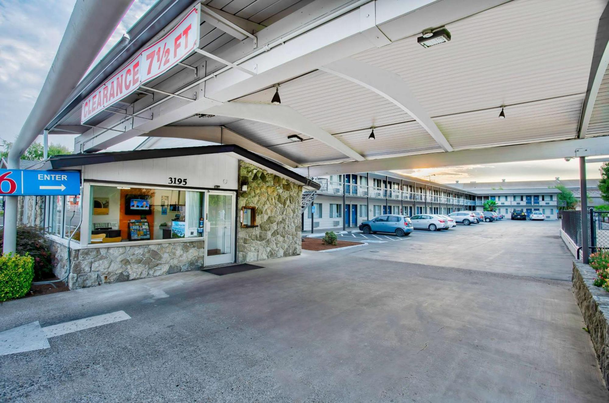 Motel 6-Salem, Or - Expo Center Bagian luar foto