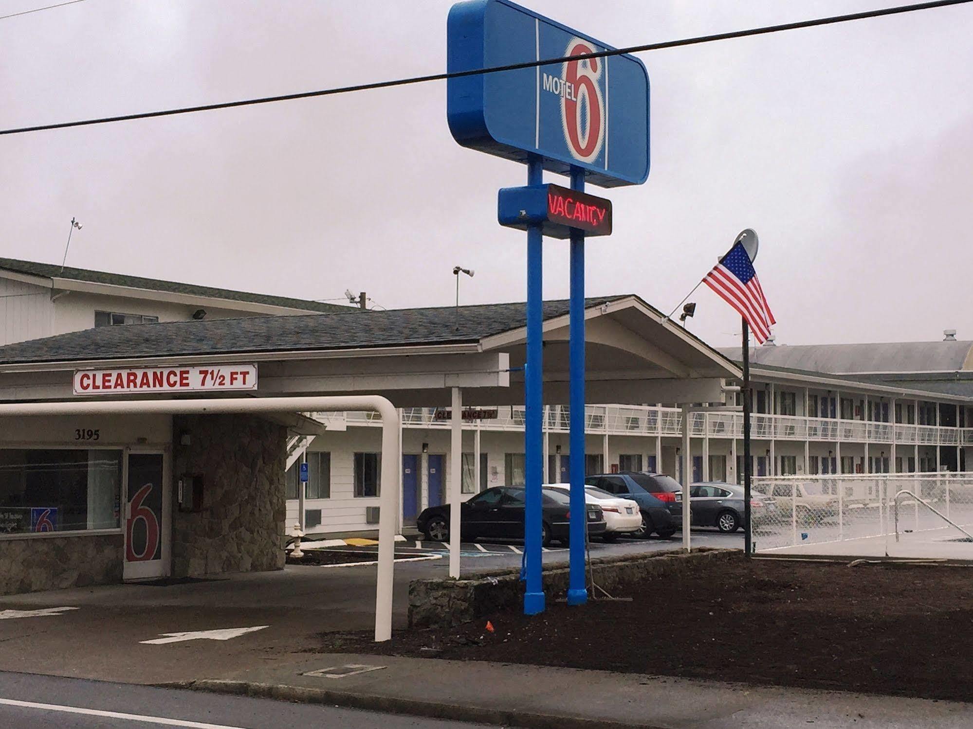 Motel 6-Salem, Or - Expo Center Bagian luar foto