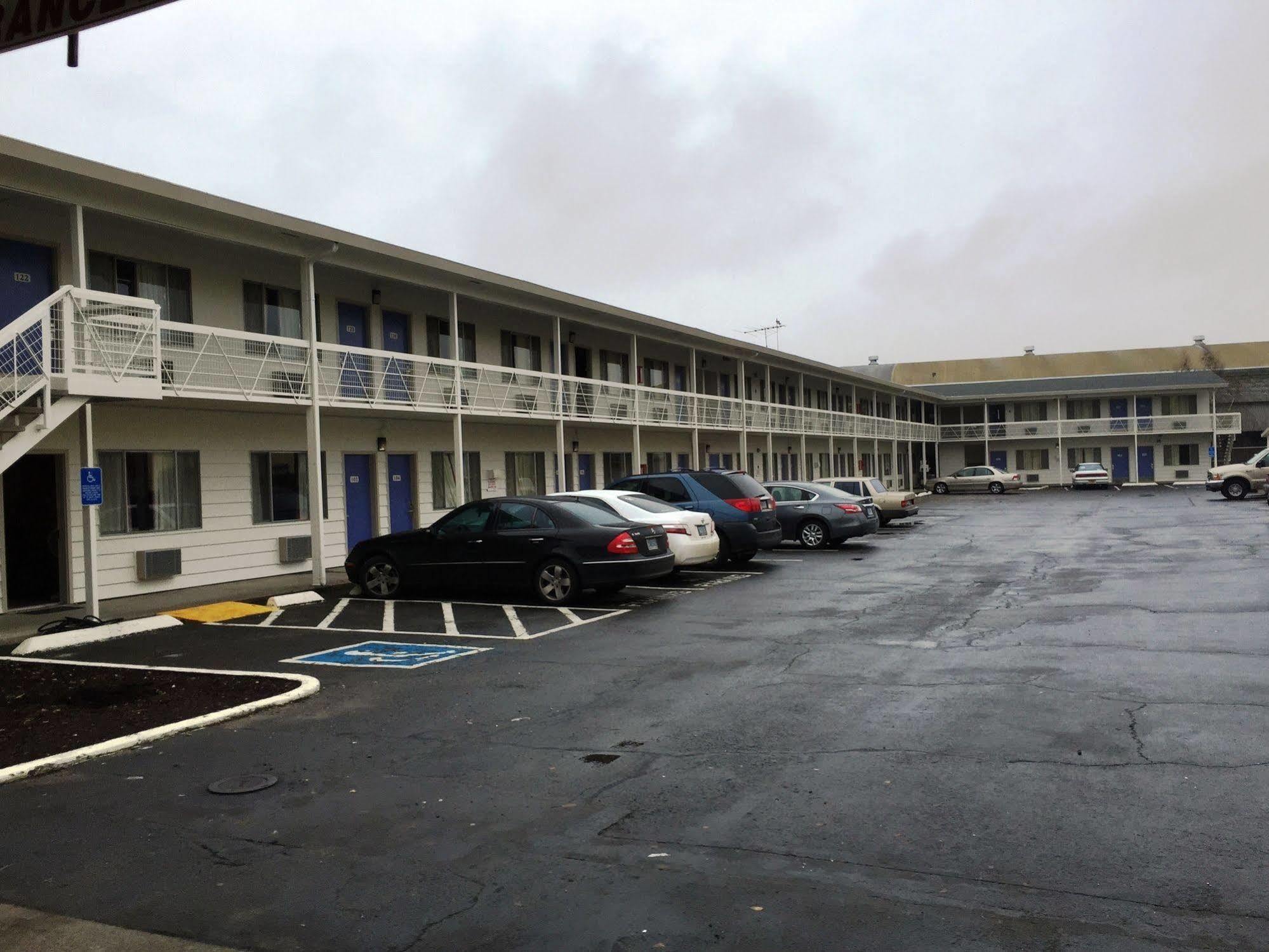 Motel 6-Salem, Or - Expo Center Bagian luar foto